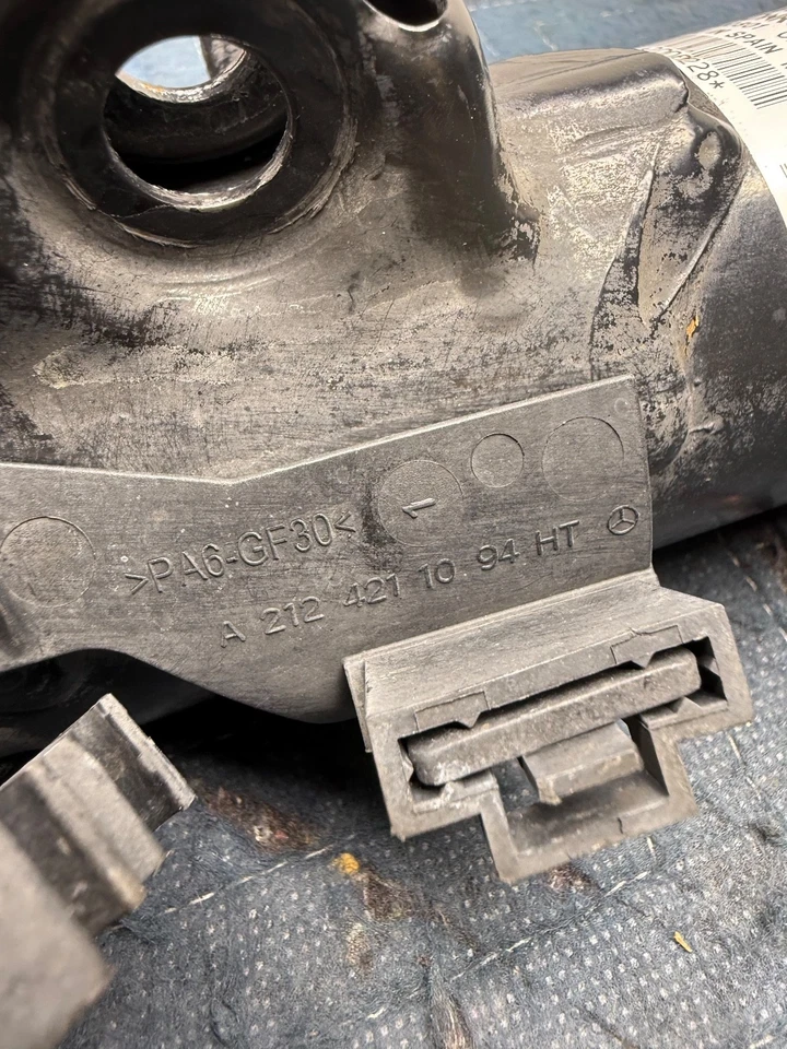 Mercedes-Benz CLS63 W218 Front Right Side Shock Absorber Strut 2012 - 2018 OEM - Image 4 of 4