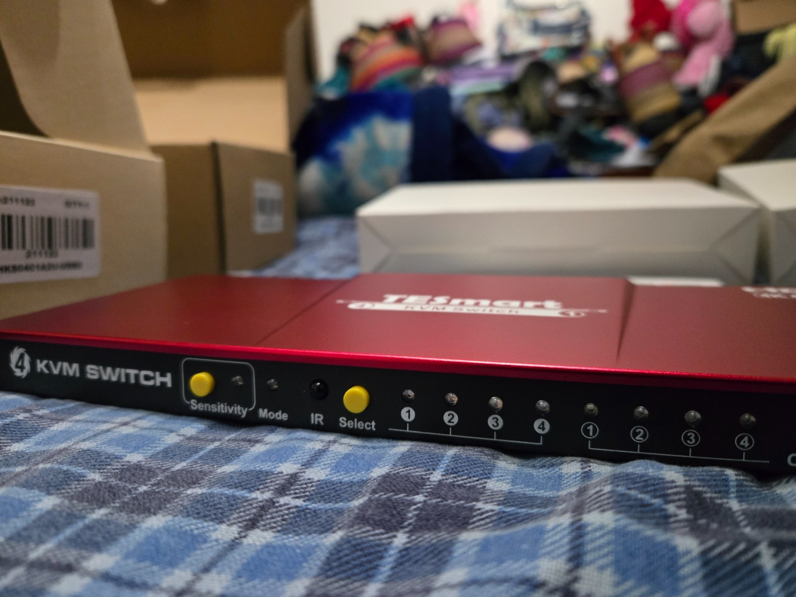 TESmart HKS0401A2U 4K 4-Port HDMI KVM Switch, control 4 computers or servers