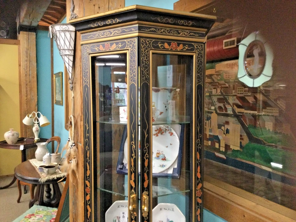 Gabinete de curiosidades - Hexagonal - Pintura china floral negra Foto 3 de 4