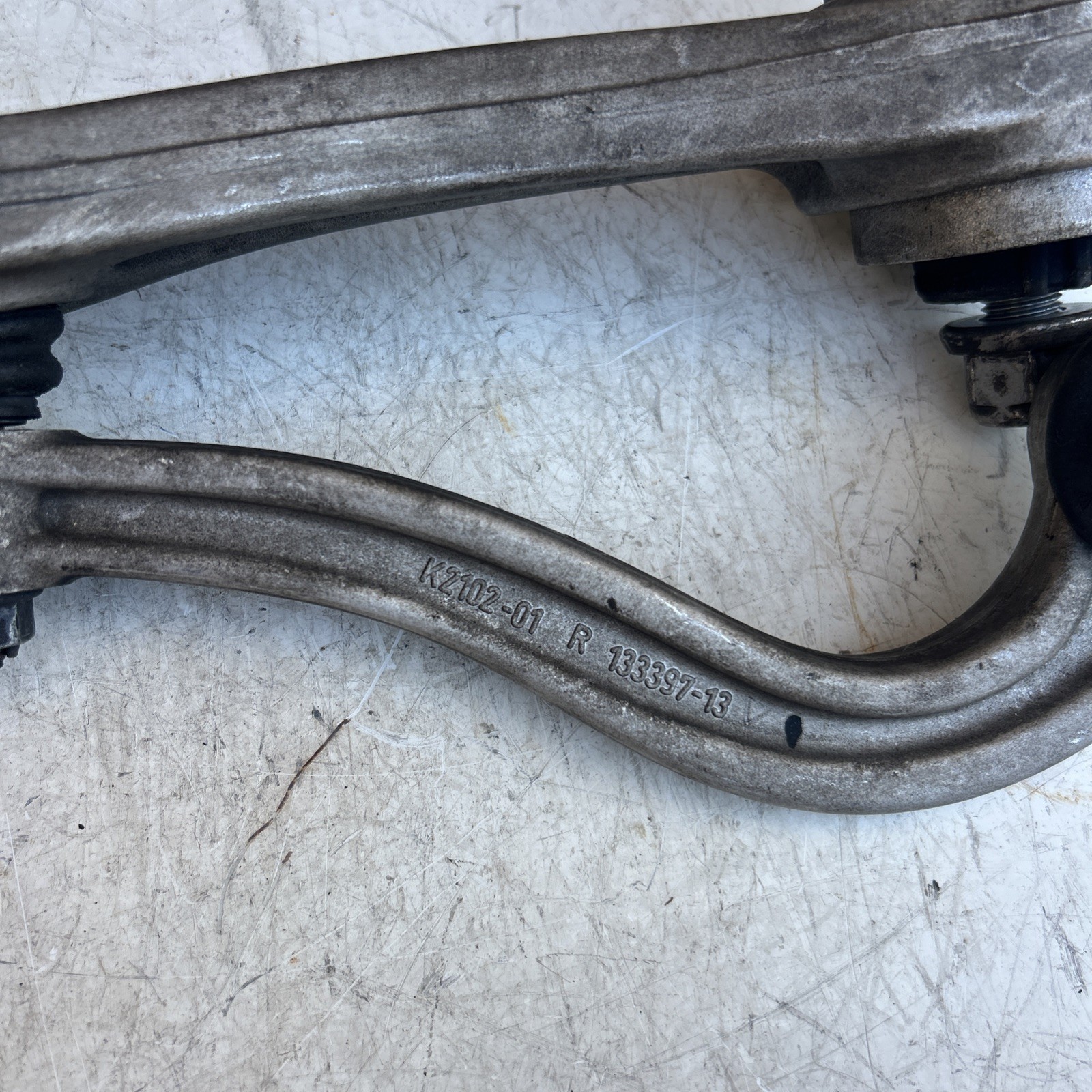 Rolls Royce Cullinan right lower control arm wishbone Oem