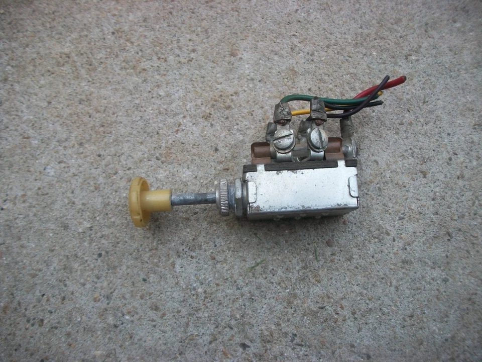 Ford Crestline 1950-1954 Custom Deluxe Shoebox BONITO interruptor de luz de cabezal de trabajo. Foto 2 de 4