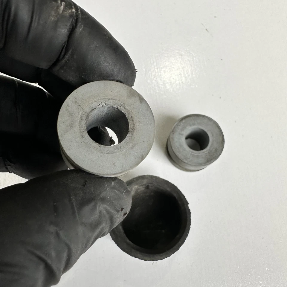 Kawasaki ZR900 Z900 900 2017 Juego de montaje de goma como se muestra Foto 3 de 4