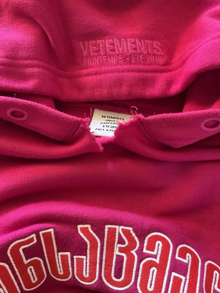 Sudadera con capucha rosa de realidad aumentada Vetements Foto 4 de 4