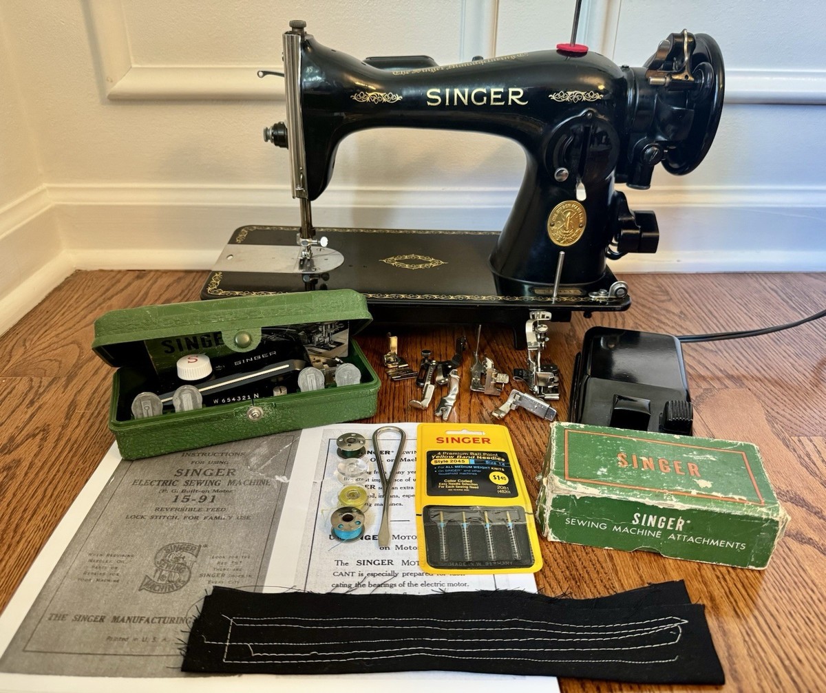 メイ sr See video! Works! Vintage 1950s SINGER 15-91 Sewing Machine