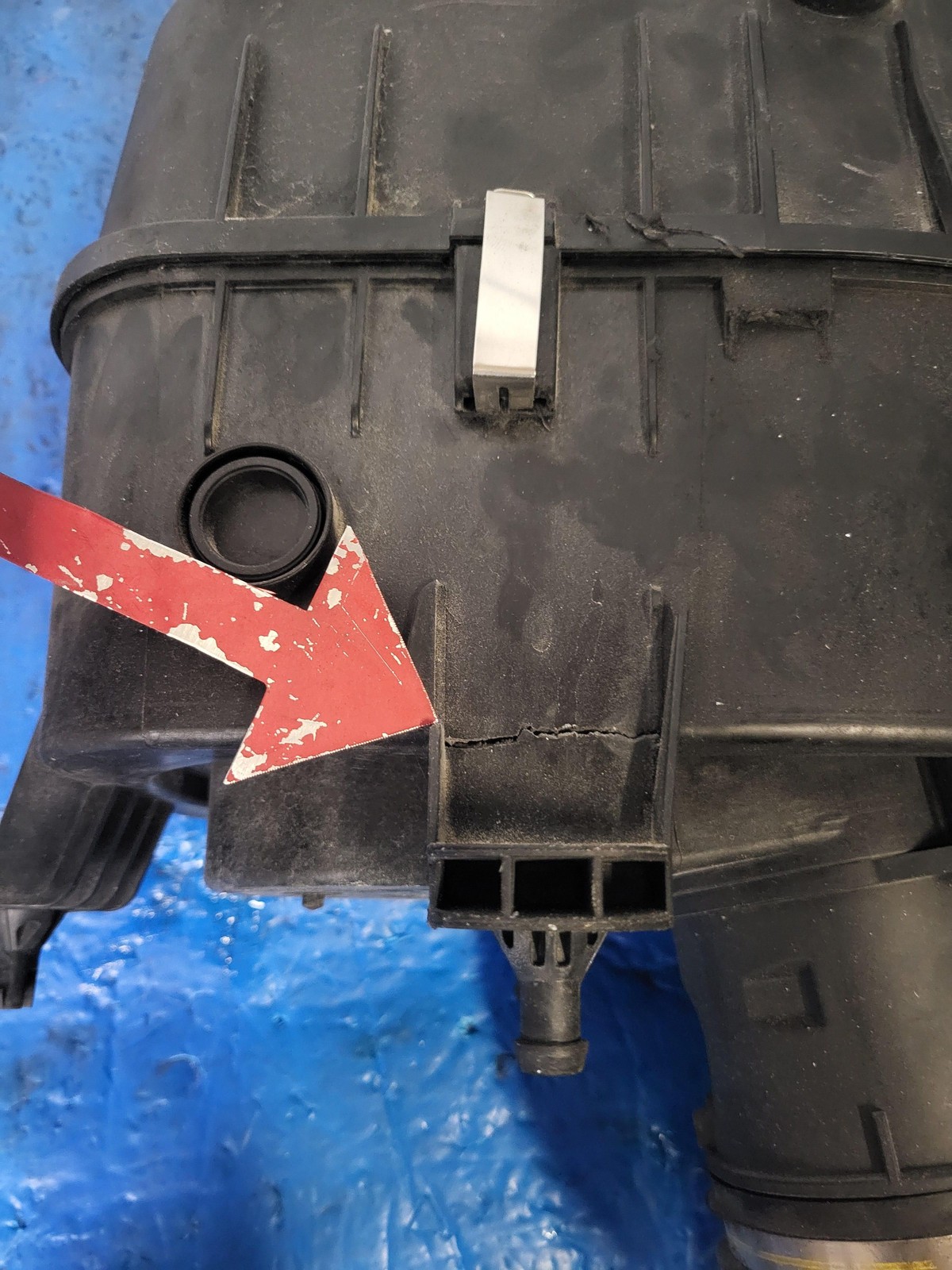 2017-2022 Maserati Levante Left Driver Air Cleaner Housing Box AWD OEM 670034247