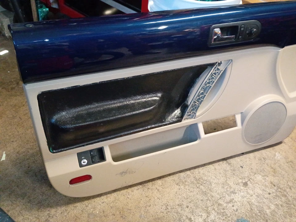 Par de paneles de puerta convertibles VW Beetle 2003-10 - NECESITA REPARACIONES  Foto 3 de 4