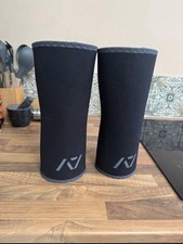A7 Rigor Mortis Hourglass Knee Sleeves Size M