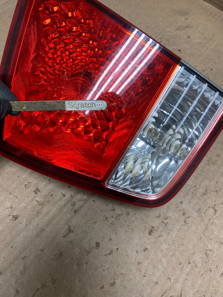 Luz trasera interior del lado derecho del pasajero Kia Borrego 2009 2010 2011 U8721 DW Foto 4 de 4