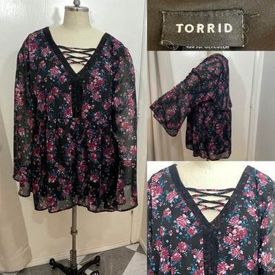 Torrid Plus size 5X (28) multi floral black pink blue blouse Top Lacing Lace