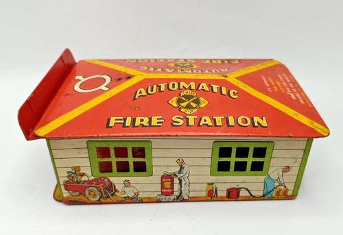 MARX TINPLATE AUTOMATIC FIRE STATION 1950s ( BUILDING ONLY )