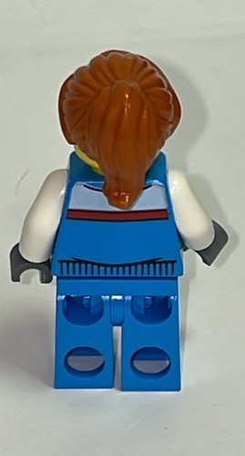 Lego City Minifigure Ice Sculptor 2023 Advent Calendar Girl - Picture 3 of 6