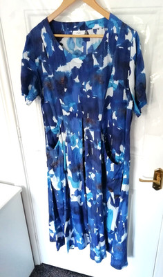 Adini M Midi Dress Lagenlook Pockets Blue White Artsy 100% Viscose Short Sleeves