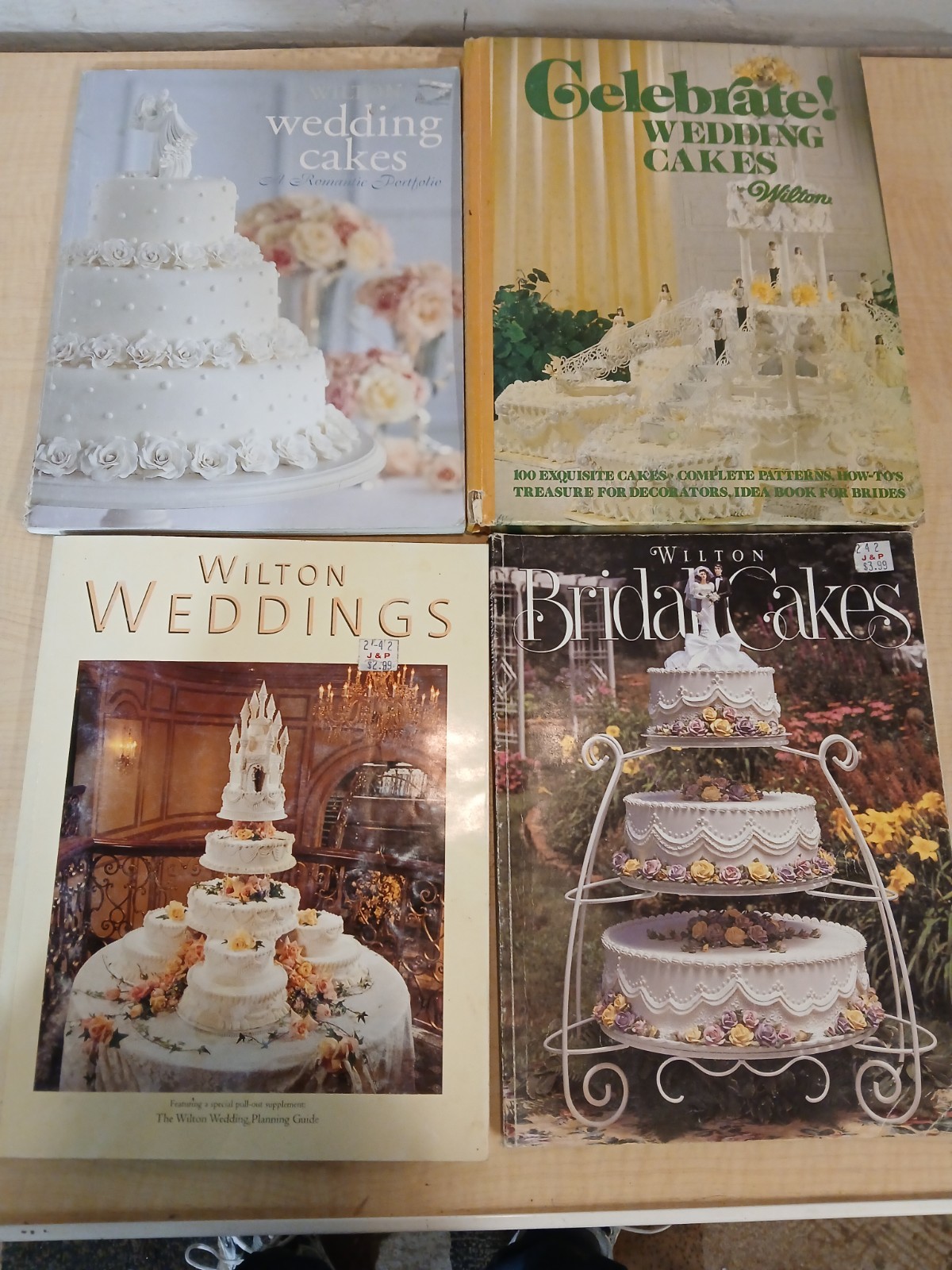 Lot Of 4 Vintage Wilton Wedding Cake Decorating Books Bridal Wedding Planner