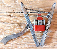 Broche ski téléphérique signé ALAIN MANOUKIAN pins - Tyrolien , Alpes