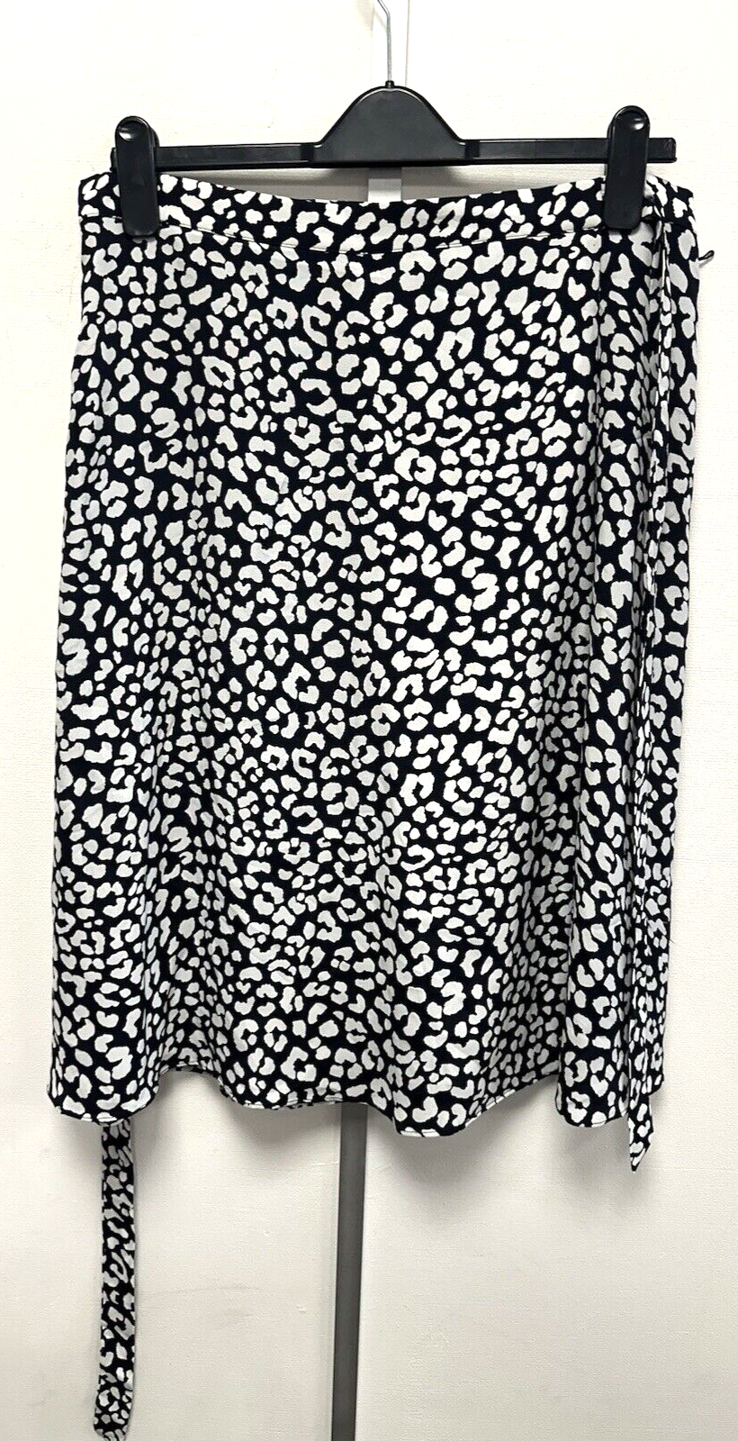 NEW! Hobbs UK12 Eu40 US8 navy/ivory Iona animal print true wrap skirt