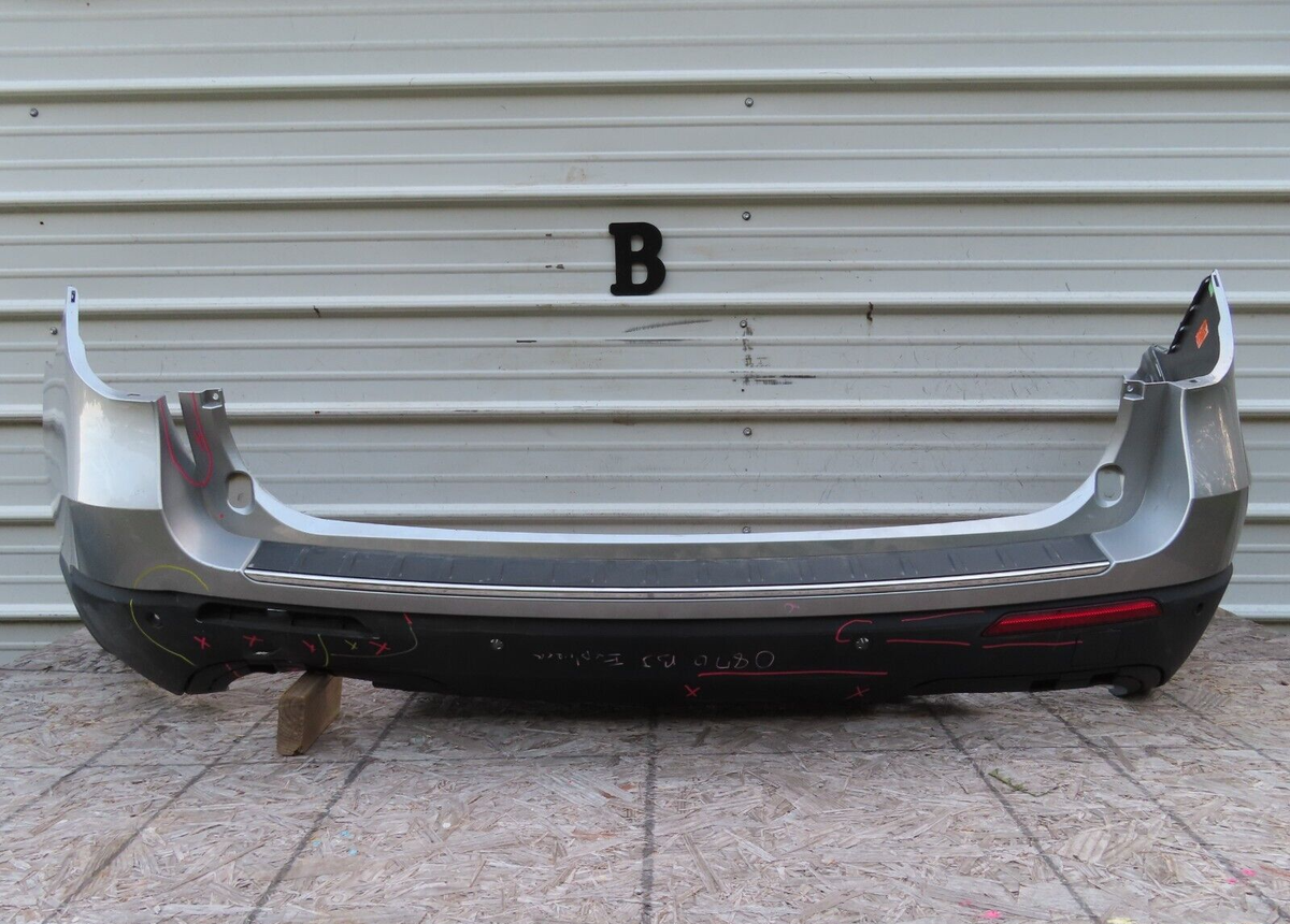 2020-2022 Ford Explorer XLT Rear Bumper Cover W/ Step Pad