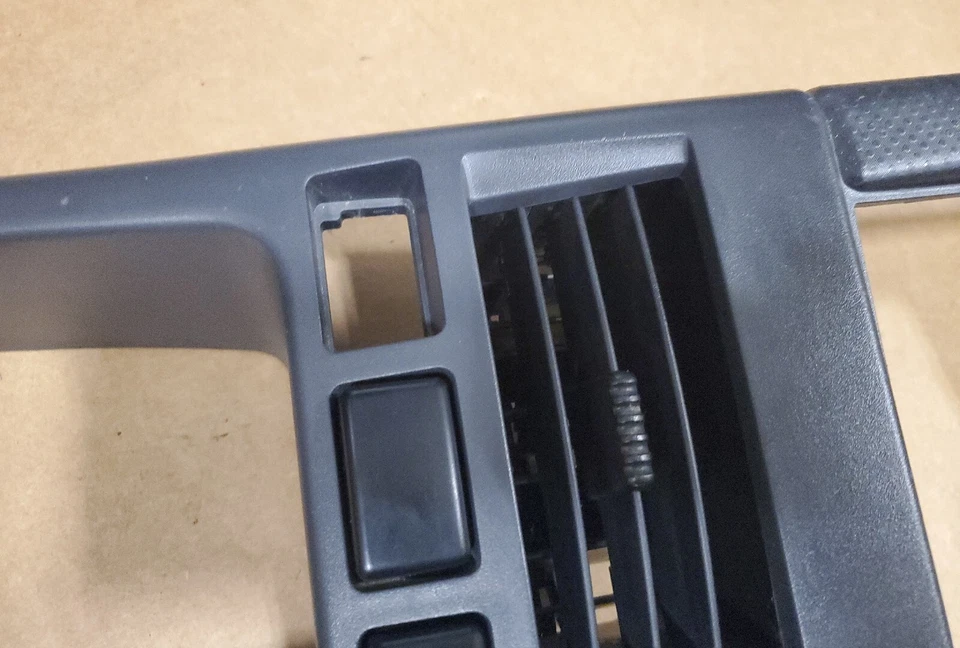 Borde de racimo envolvente OEM NPR ISUZU 2011  Foto 3 de 4