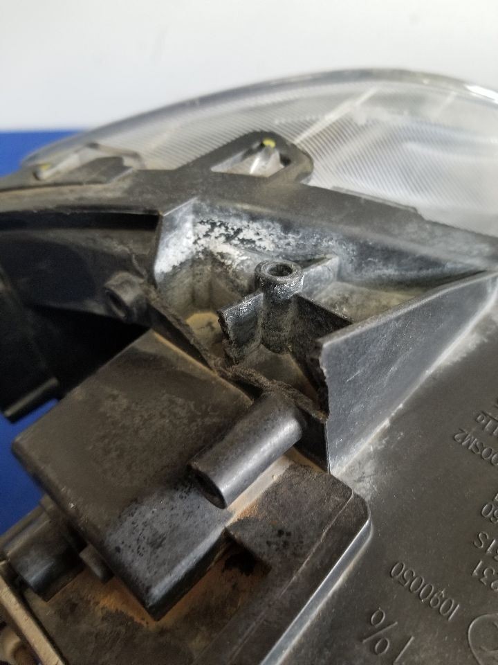 Headlight 2014 Maserati Ghibli W/ 2 Modules, Adaptive, Tabs Broken 