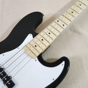 4 String Black Electric Bass Guitar Mahogany BD Maple FretBD Neck White PickGD