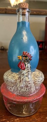Hen,Egg, and Nest wine bottle Gallina Viarengo S.A. Torino Corked Red Blue VTG
