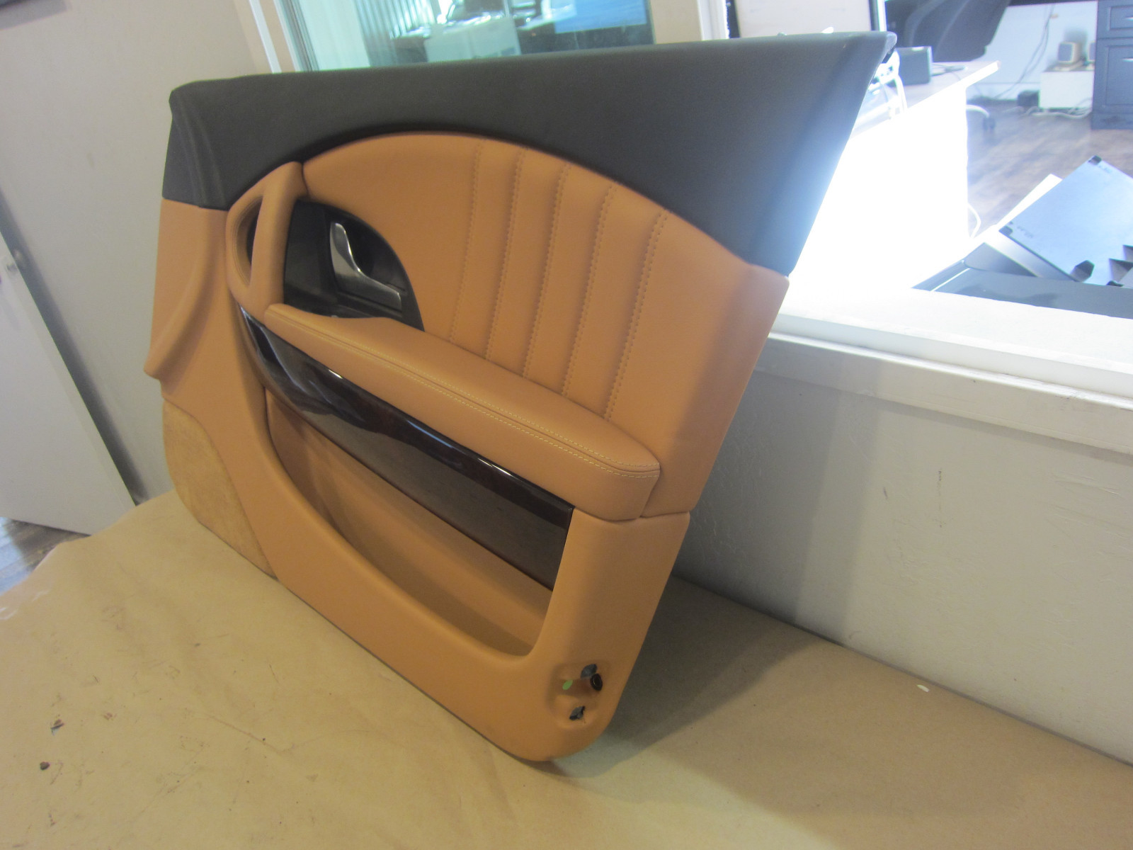 Maserati Quattroporte - RH Front Inside Door Panel.Beige & Black. Part# 66936600