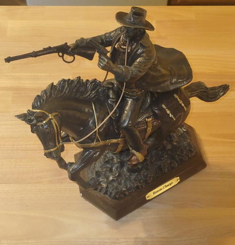 John Wayne "Heroic Charge" Bradford Exchange Statue - Picture 3 of 5