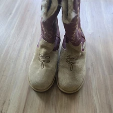 UGGS SUPERLAMB LADIES BOOTS BRAND NEW SIZE 10 B. MEDIUM  TAN WITH BURGUNY  RARE