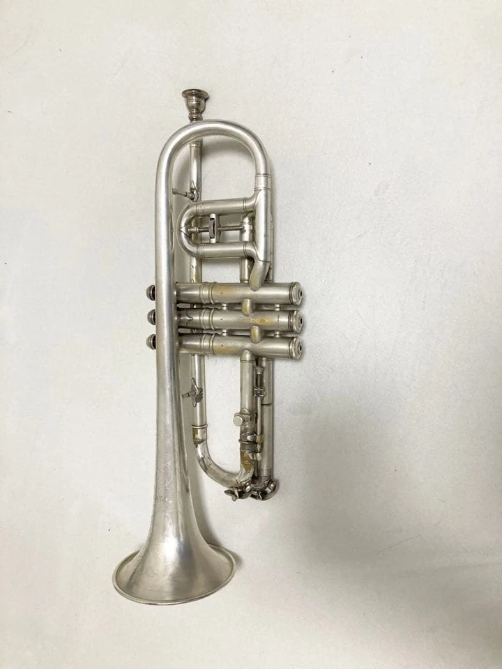 C.G.Conn Nueva Maravilla Corneta de Plata/Campana Interior de Latón Dorado Hecha en 1930 Foto 4 de 4