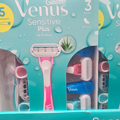 Gillette Venus Sensitive Plus With Aloe 3-Blade Cartridge Razor + 5 Cartridges