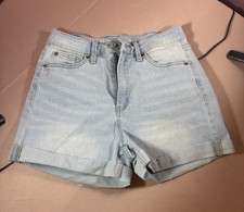 No Boundaries Light Wash Denim High Rise Cuffed Shorts Pockets Size 9