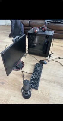 Gaming PC Streaming Setup - Mikrofon Tastatur Maus PC RGB Beleuchtung