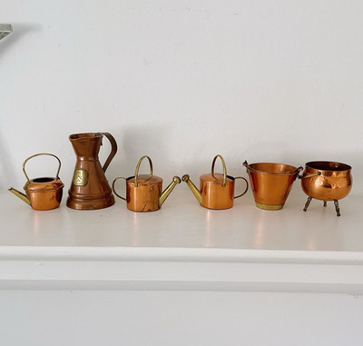 Miniatur Kupfer und Messing Töpfe, Wasserkocher, Krüge, Gießkanne - 6-teiliges Set, Puppe
