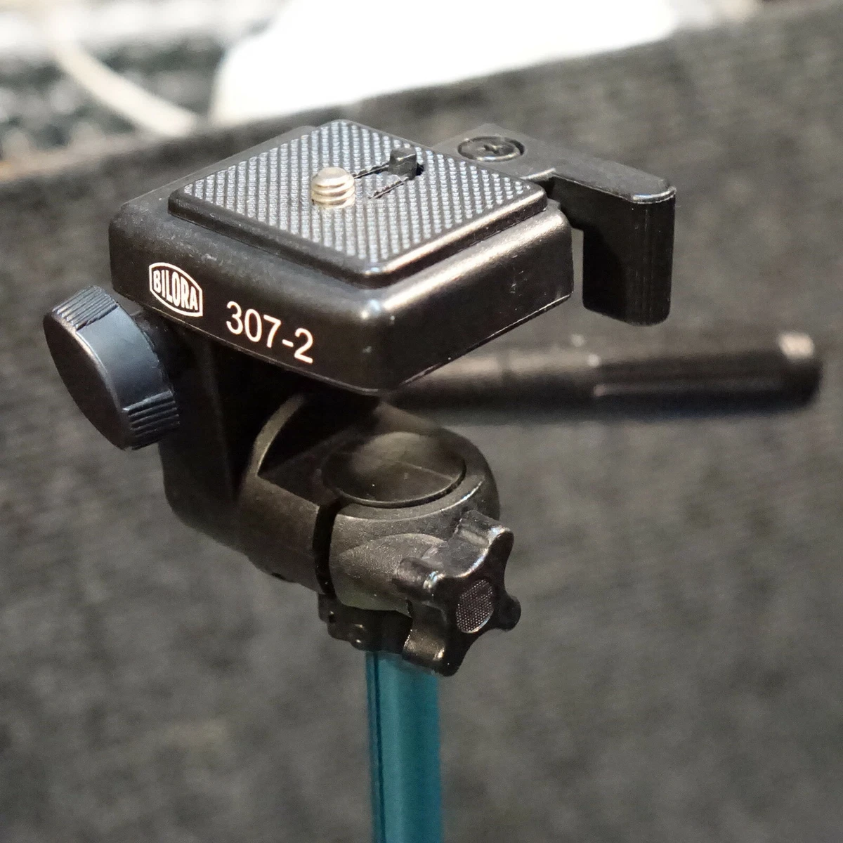 Bilora 307-2 Foto Stativ ultraleicht aus Aluminium mit schnell Wechselplatte