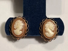 Vintage Signed Amco 14kt GF Cameo Screw Back Earrings