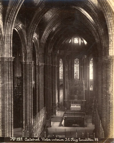 Escudillers. Spain, Barcelona, catedral, vista interior vintage albumen print