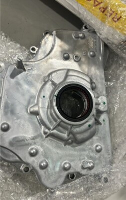 Hitachi Engine Oil Pump Cover for 2002-2007 Nissan X-Trail 2.5L L4 Cylinder