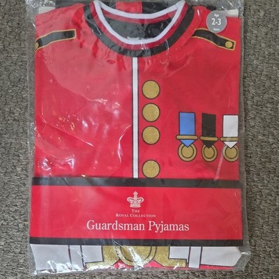 THE ROYAL COLLECTION - Guardsman Schlafanzug. Alter 2-3. Genial für Schlafanzug/Anzieh