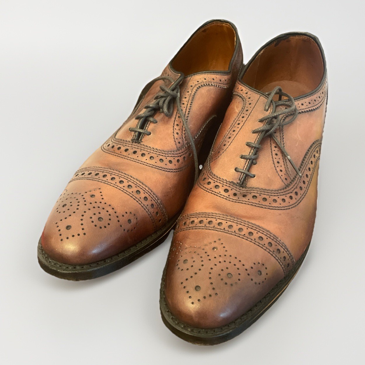 Allen Edmonds Walnut Strand cap-toe oxford dress shoe, Size 9D,