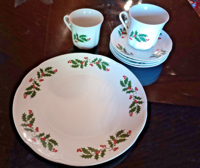 JRJS Cluj, Romania ~ 7 pc Christmas Dinnerware Set ~ 1960's