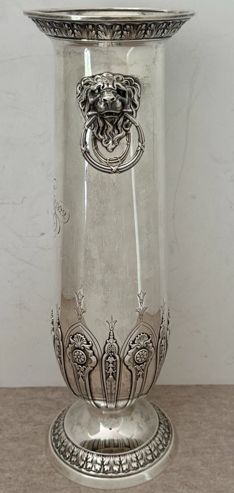 大号 16 英寸 GORHAM 应用带子和狮子头手柄纯银花瓶 1919 — 第 2/4 张图片
