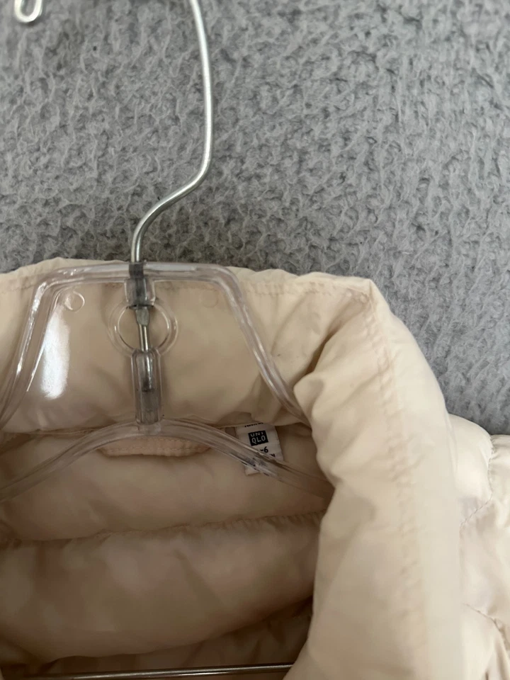 Chaqueta acolchada Uniqlo beige talla 5-6 cremallera completa niños nailon Foto 2 de 4