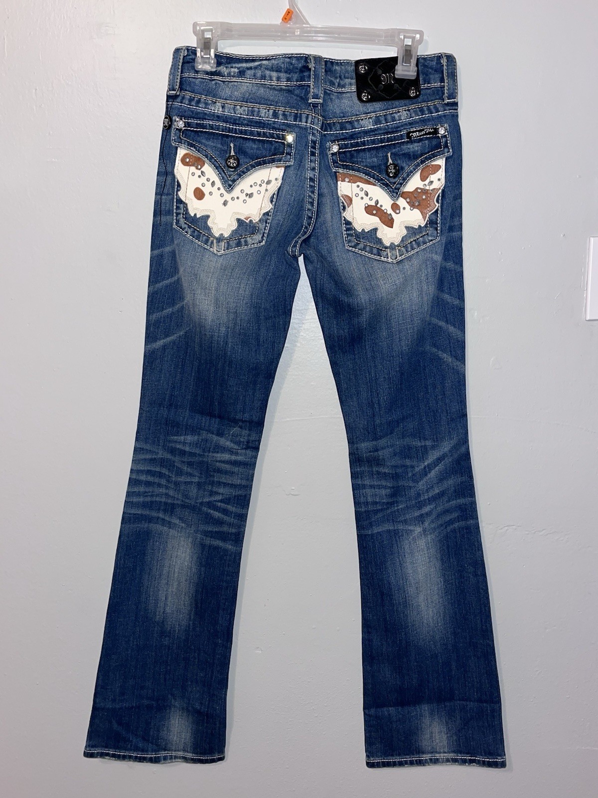 Miss Me Jeans Women Cowhide Back Pocket Size 28 Style JW429286 Low Rise Med Wash