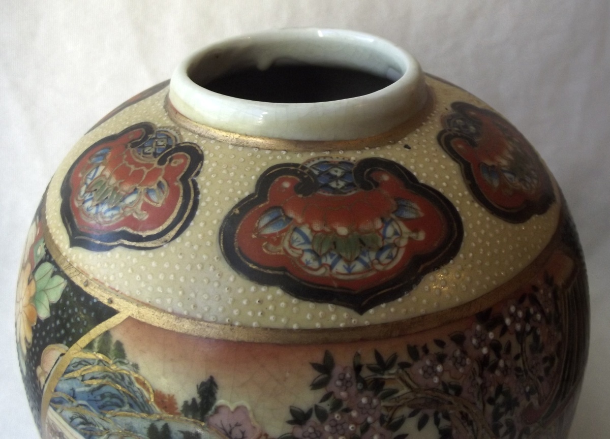 PAIR OF VINTAGE CHINESE HAND PAINTED CERAMIC PORCELAIN GUXIANG