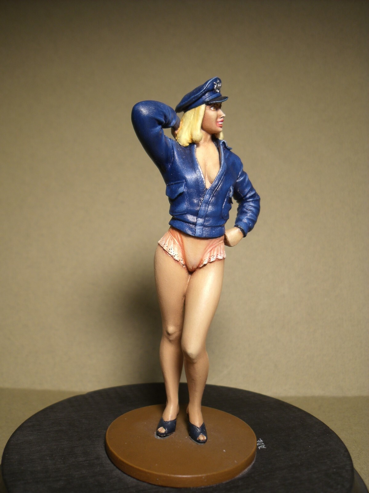 Figurine en résine 1/18 Ines brute pour collectionneur Autoart