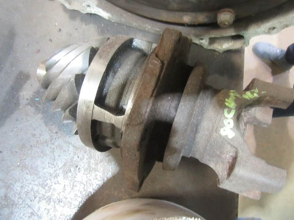 1980 Chevrolet C20 truck heavy duty rear end 3:73 rear end gear ratio carrier  — 第 2/3 张图片