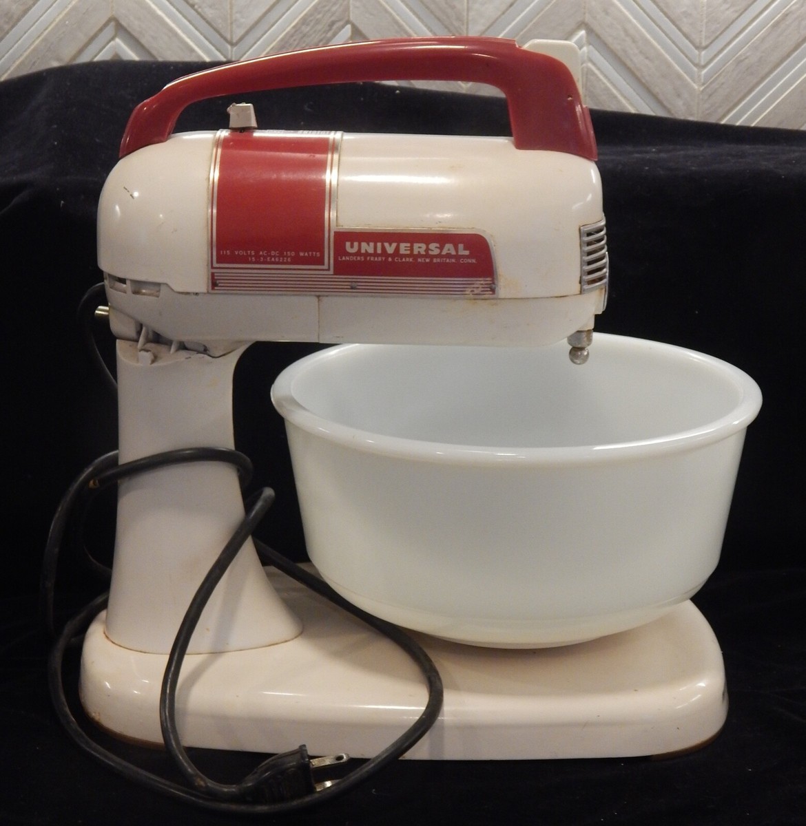 UNIVERSAL VINTAGE ELECTRIC BEATER MIXER RED MID-CENTURY MODERN