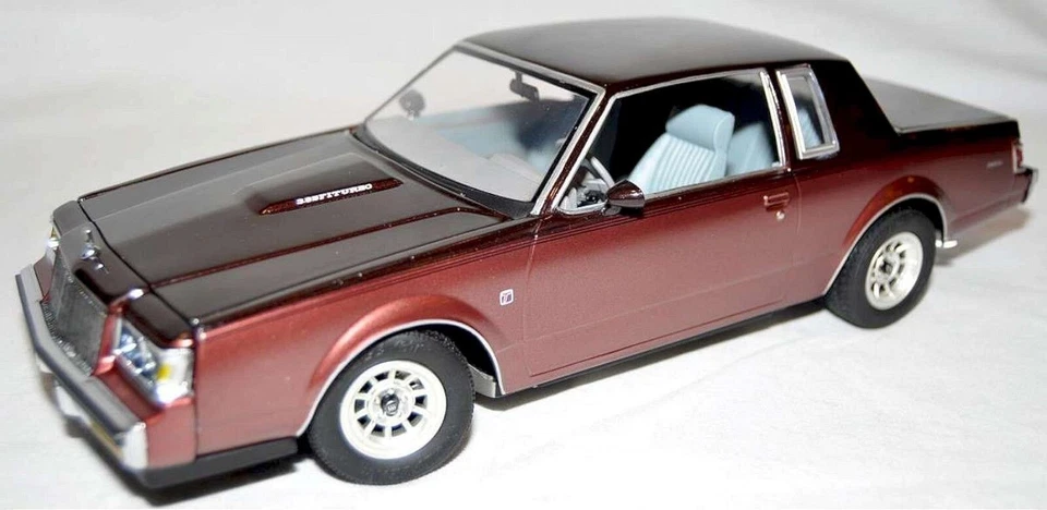 2 coches fundidos a presión nuevos GMP 1/18 ULTRA RAROS 1987 Buick Regal T-Type D84 rojo y azul Foto 3 de 4