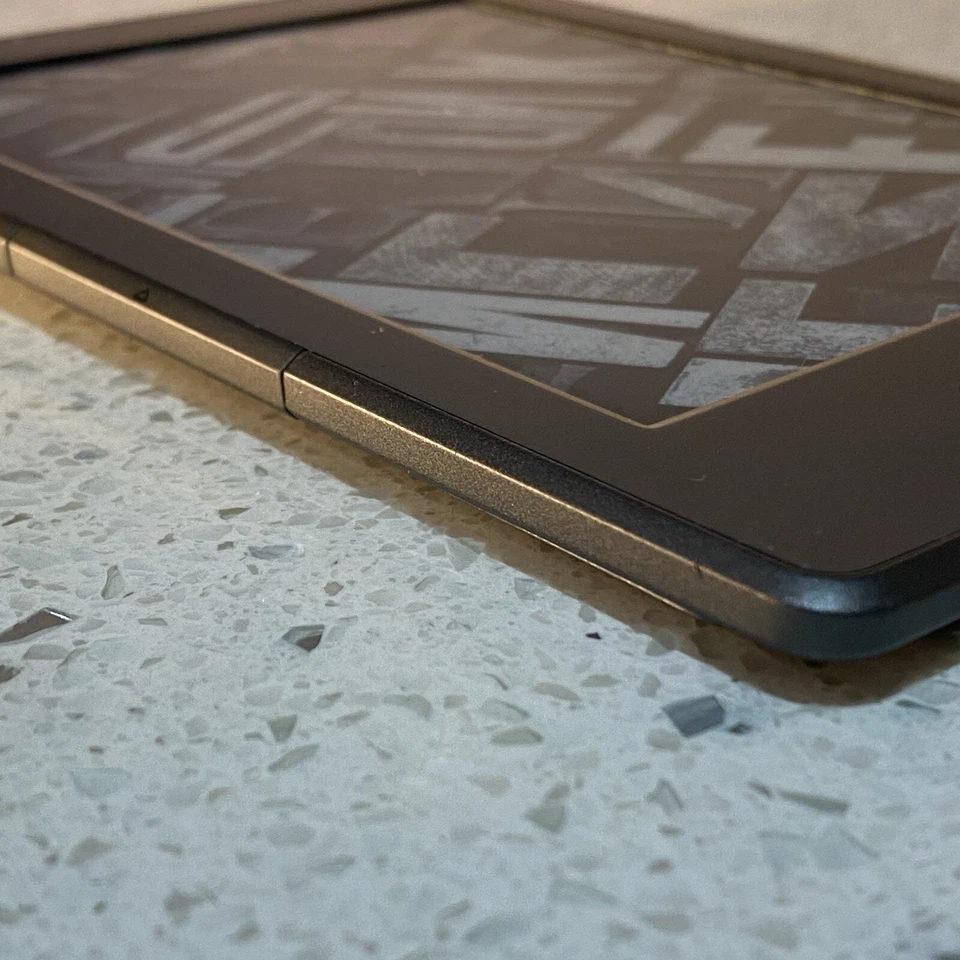 Amazon D01100 Kindle 4th Generation 2GB Wi-Fi 6 inch eBook Reader  #301 - Image 3 of 4