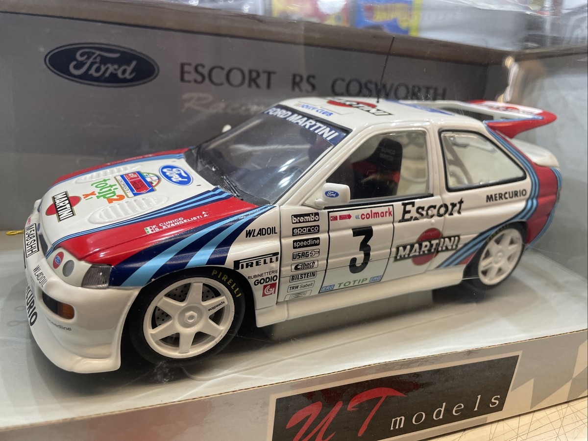 FORD ESCORT COSWORTH BLEU MINIATURE 1/18 de UT MODELS