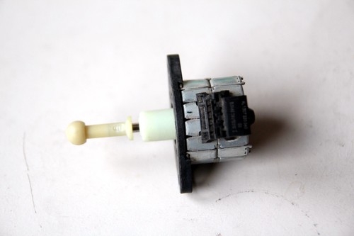 BMW 3 E92 LCI Xenon Scheinwerfer Niveaubereich Regelung Einstellmotor 1307220060